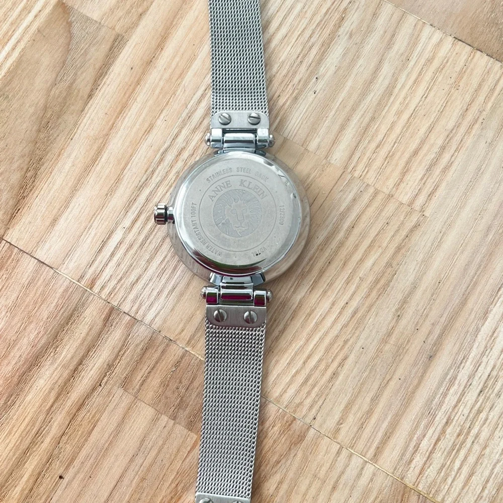 Anne klein New York ladies silver tone stainless steel Watch NEW BATTERY